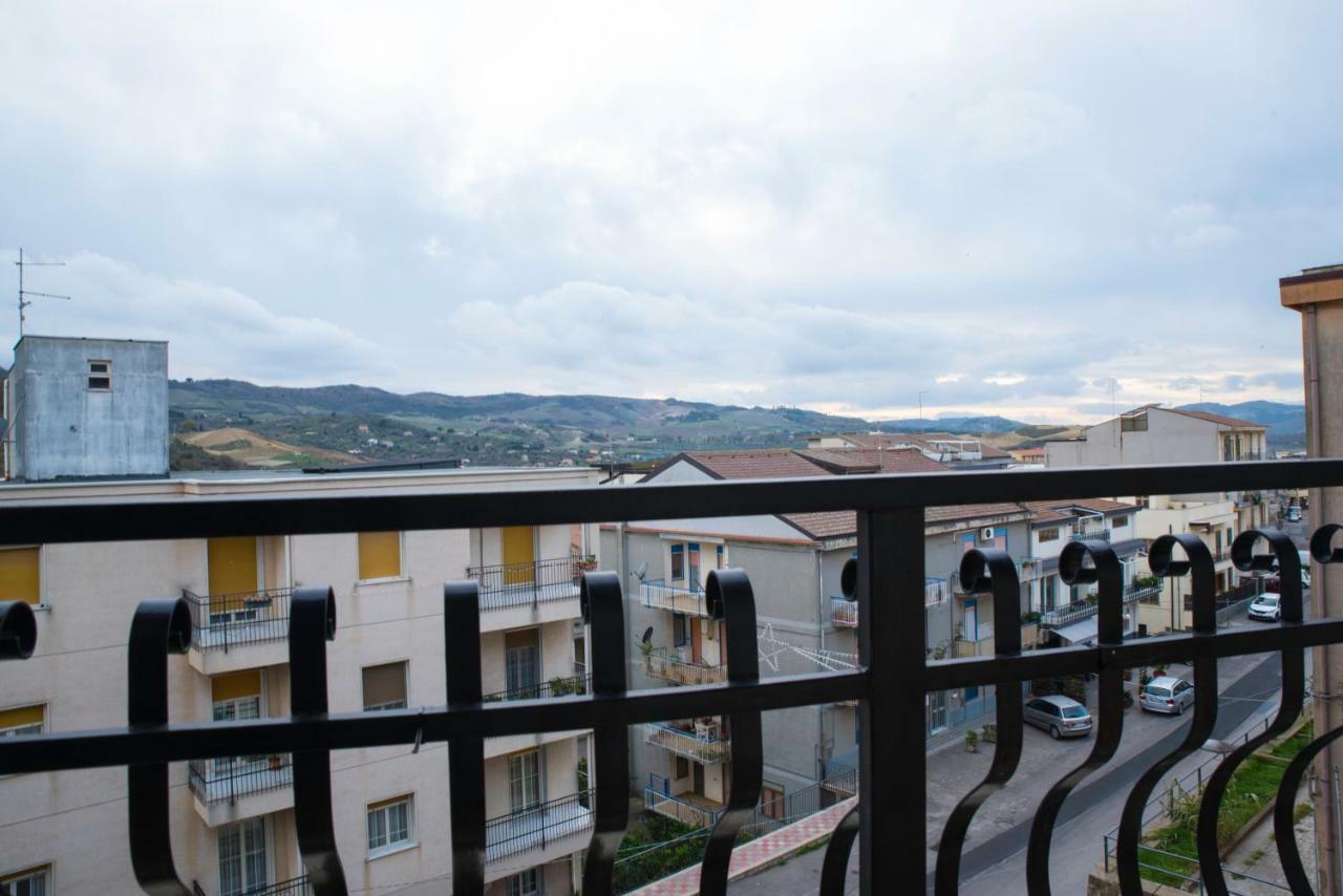 Hotel Il Centro Short Lets Valguarnera Caropepe Exterior foto